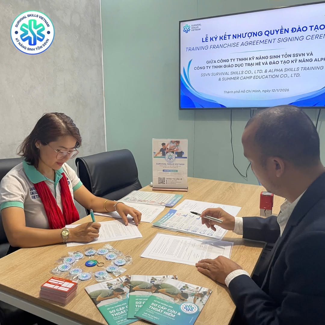 Đại diện hai bên ký thỏa thuận nhượng quyền đào tạo
